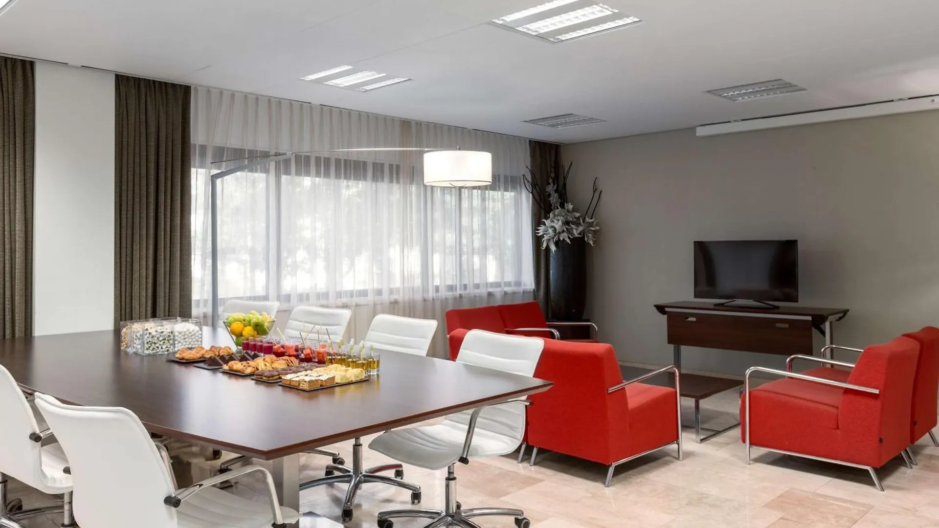 NH Amsterdam Zuid Hotel 4*,